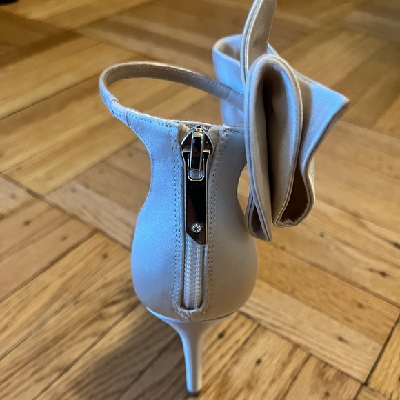 Badgley Mischka Heels Fran Bow Wedding - Picture 3 of 8